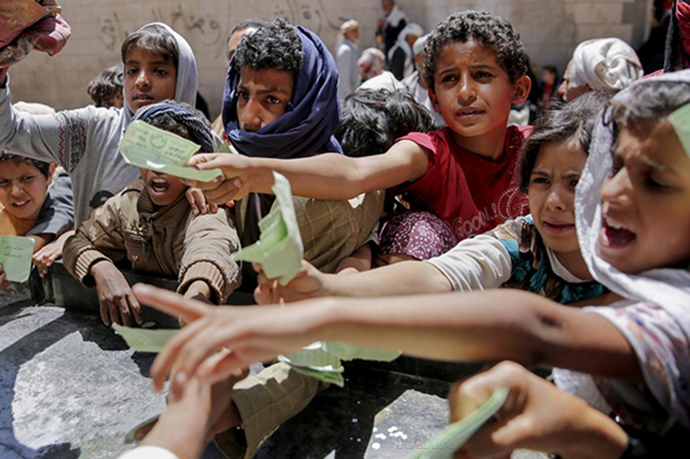 Krizin sürdüğü Yemen'e insani yardım
